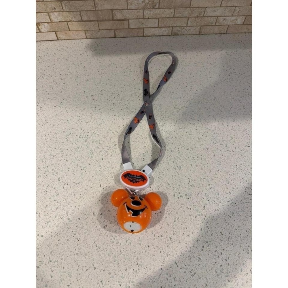 Disney Halloween Mickey Pumpkin Light Up Lanyard Pendant 2020